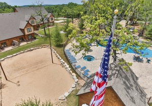 Gorgeous 6 Bedroom Lakefront Lodge