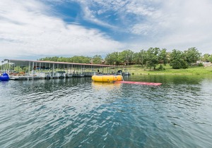 Gorgeous 6 Bedroom Lakefront Lodge