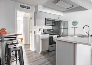 Gorgeous CozySuites in Camelback w/pool, parking! 10