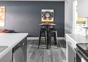 Gorgeous CozySuites in Camelback w/pool, parking! 09