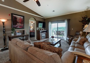 Gorgeous Remodeled Luxury Condo-Heart of Branson-Affordable-Indoor Pool-Spacious