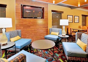 Holiday Inn Express Hotel & Suites North Kansas City, an IHG Hotel