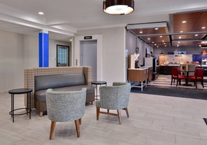Holiday Inn Express Hotel & Suites North Kansas City, an IHG Hotel