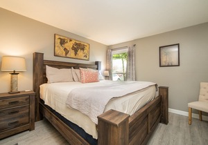 King Bedroom Condo with Balcony - Golf Course View