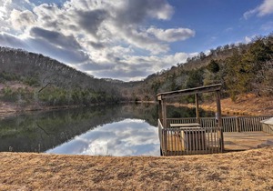 ‘Lake Cottage’ Condo Near Family Fun & Outdoor Rec
