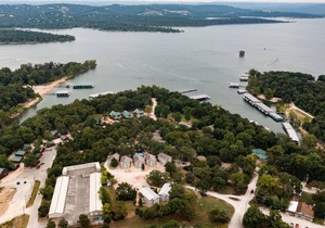 Lake Lodge D - Resort Next to Silver Dollar City!
