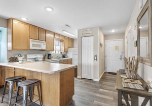Lakeside Laziness Condo