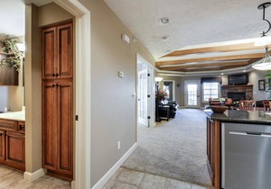 LUXURIOUS LAKEFRONT CONDO