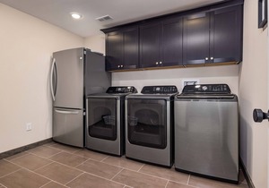 New Private Modern Lakefront Home with Pools, Dock & Amenities Close to Dogwood Canyon/SDC