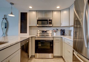 Newly Renovated Oceanfront Condo, beach access, tons of amenities