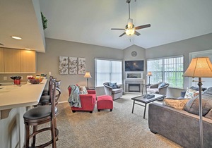 Penthouse Condo w/ Pool 8 Mi to Silver Dollar City