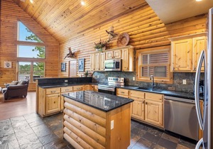 Perfect Family Vacation, near Dogwood Canyon- Lakefront Free Amenities Hot Tub Pools