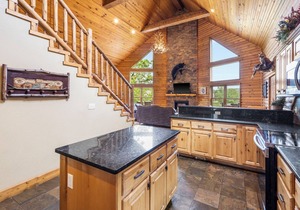 Perfect Family Vacation, near Dogwood Canyon- Lakefront Free Amenities Hot Tub Pools