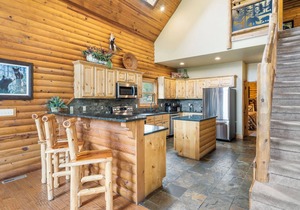 Perfect Family Vacation, near Dogwood Canyon- Lakefront Free Amenities Hot Tub Pools