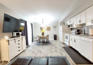 Romantic Getaway Walk-in Suite. Resort Amenities! Remodeled! Excellent Rates!