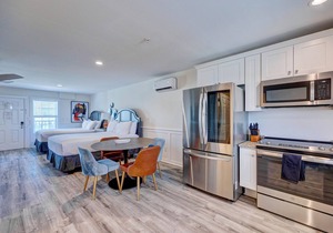 Saltwater Suites, 106 Queen 1st Floor