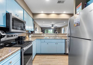 Spacious 4 Bedroom, 4 Bathroom Golf Condo with Jetted Tub & Sunroom-Golf & Ticket Discounts