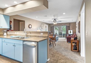 Spacious 4 Bedroom, 4 Bathroom Golf Condo with Jetted Tub & Sunroom-Golf & Ticket Discounts