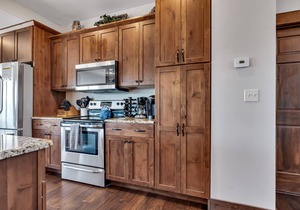 Stunning Lakefront Lodge on Indian Point! 7 BR, 6BA! Boat Silp Included