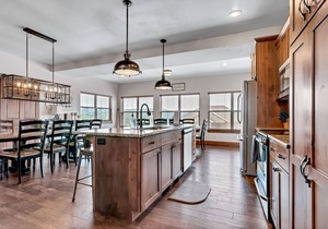 Stunning Lakefront Lodge on Indian Point! 7 BR, 6BA! Boat Silp Included