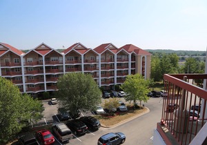 Surrey Grand Crowne next to golf course in Branson MO. Enjoy!