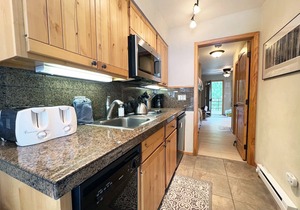 Top Floor Bay Window, Mountain & River Views + Pool & Hot Tub
