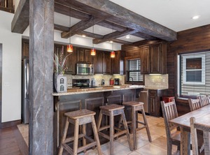 Chalets Resort Lakefront | Lampe