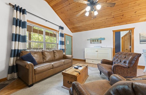 Reeds Spring Cabin | 103 m² Lodge ∙ 2 bedrooms ∙ 8 guests