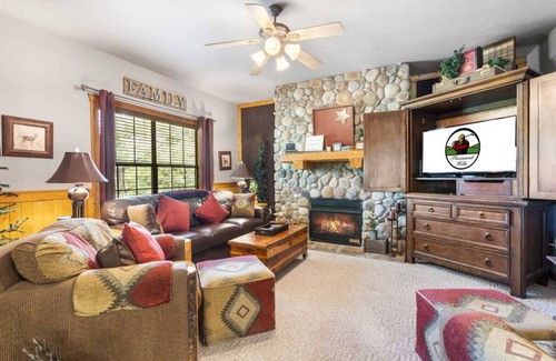 Branson Theater District Cabin | 116 m² Cabin ∙ 2 bedrooms ∙ 6 guests