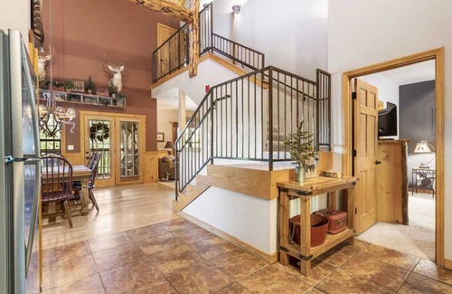 Branson Theater District Cabin | 116 m² Cabin ∙ 2 bedrooms ∙ 6 guests