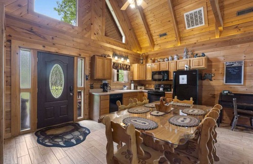 Branson Cedars Cabin | 119 m² Cabin ∙ 2 bedrooms ∙ 6 guests