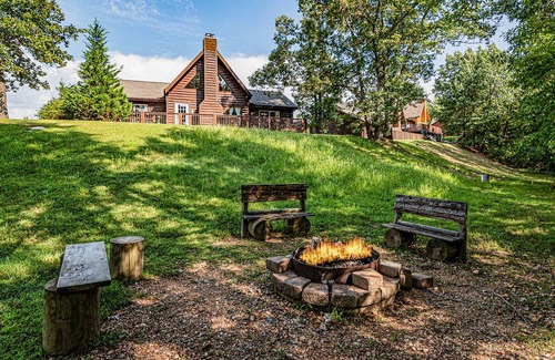 Branson Cedars Cabin | 119 m² Cabin ∙ 3 bedrooms ∙ 8 guests