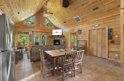 Branson Cedars Cabin | 119 m² Cabin ∙ 3 bedrooms ∙ 8 guests