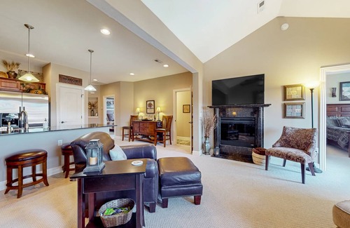 Fieldstone Bluffs Condo | 121 m² Condo ∙ 3 bedrooms ∙ 8 guests