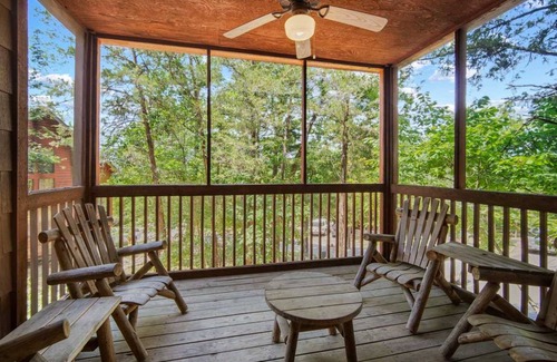 Branson Theater District Cabin | 132 m² Cabin ∙ 3 bedrooms ∙ 8 guests