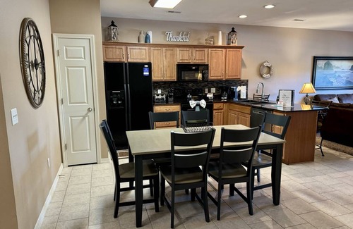 Hollister Condo | 130 m² Condo ∙ 3 bedrooms ∙ 8 guests