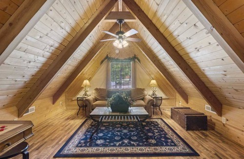 Branson Cedars Cabin | 144 m² Cabin ∙ 3 bedrooms ∙ 10 guests
