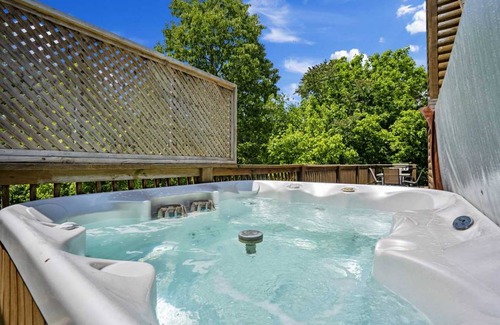 Branson Cedars Cabin | 144 m² Cabin ∙ 3 bedrooms ∙ 10 guests