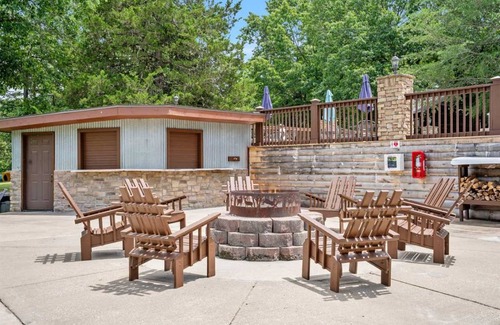 Branson Cedars Cabin | 144 m² Cabin ∙ 3 bedrooms ∙ 10 guests