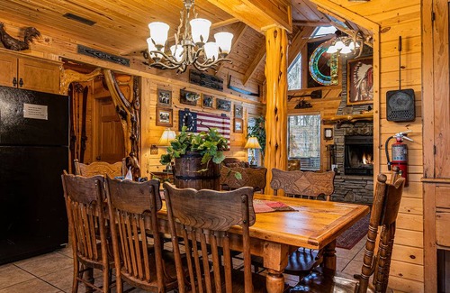 Branson Cedars Cabin | 149 m² Cabin ∙ 3 bedrooms ∙ 10 guests