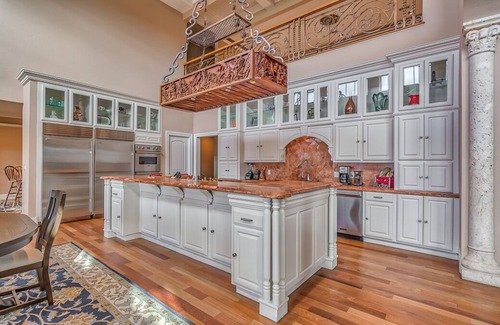 Branson House | 17500sqft PRIVATE ESTATE~IndoorPool/HotTub-BIG LAKEVIEW-Tennis Court-Theater-SDC