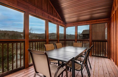 Reeds Spring Cabin | 188 m² Cabin ∙ 4 bedrooms ∙ 12 guests