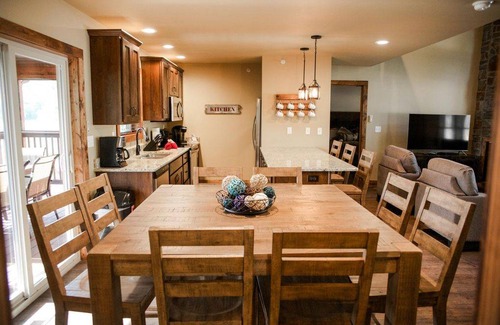 Reeds Spring Cabin | 188 m² Cabin ∙ 4 bedrooms ∙ 12 guests