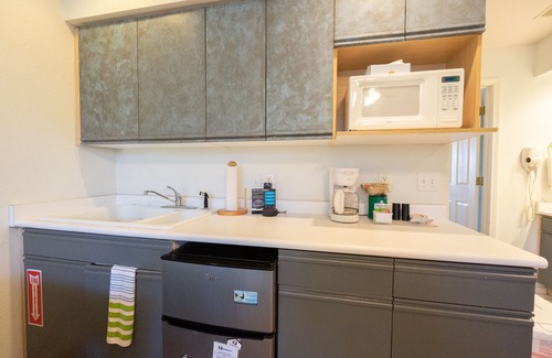 Branson Condo | 1BR WALK-IN ~ NEAR THE 76 STRIP ~ LARGE JETTED TUB ~ FREE TICKETS INCLUDED! (CH5-3)