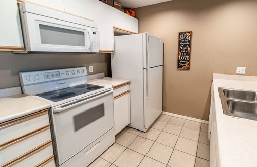 Branson Condo | 2 Bedroom, 2 Bathroom Walk-in Golf Condo with Sunroom - Lock-off Connecting Units