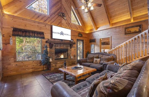 Branson Cedars Cabin | 223 m² Cabin ∙ 4 bedrooms ∙ 14 guests