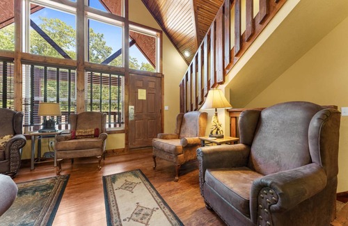 Reeds Spring Cabin | 238 m² Cabin ∙ 6 bedrooms ∙ 22 guests
