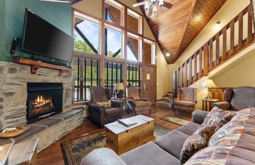 Reeds Spring Cabin | 238 m² Cabin ∙ 6 bedrooms ∙ 22 guests