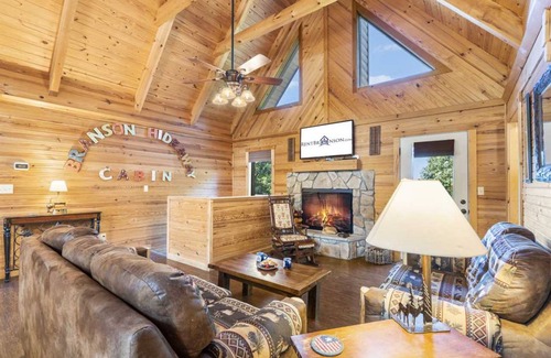 Branson Cedars Cabin | 254 m² Cabin ∙ 5 bedrooms ∙ 16 guests