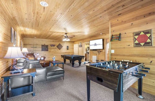 Branson Cedars Cabin | 254 m² Cabin ∙ 5 bedrooms ∙ 16 guests
